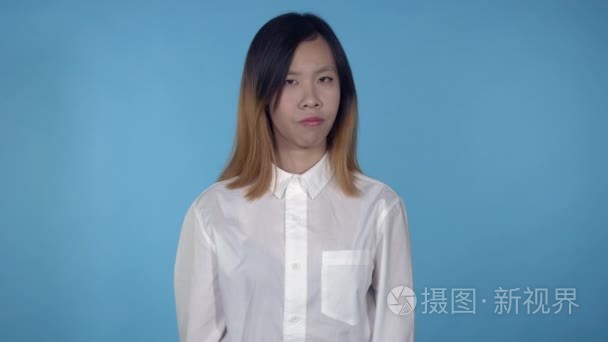 美丽的韩国女性显示标志从未视频