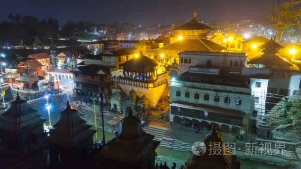 在加德满都的帕斯帕提火化。尼泊尔帕斯帕提寺的印度教火葬仪式