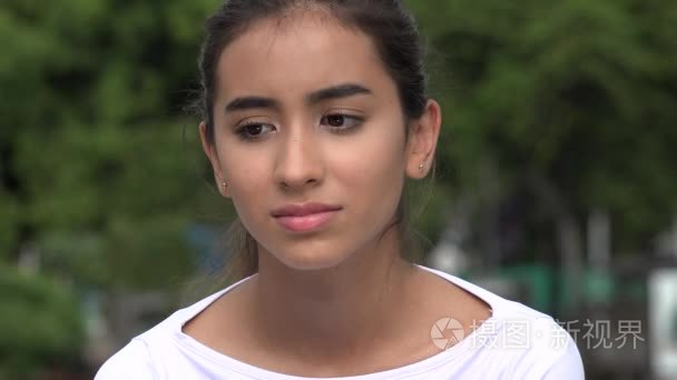 混淆年轻的拉美裔女性青少年视频