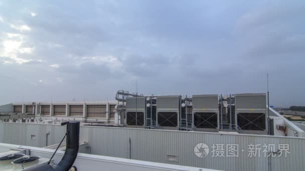 工业集中空调系统设置在大厦的屋顶天夜时差
