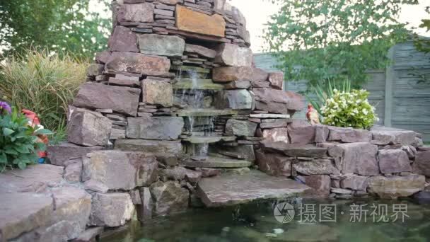 美丽的喷泉复古风格的花园视频