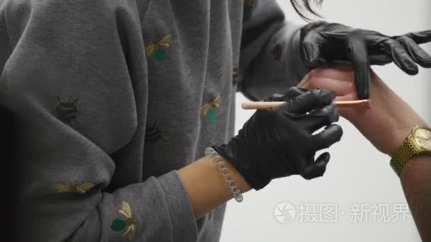 化妆师在工作中应用特效化妆视频