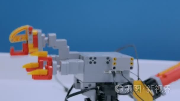 玩具机器人恐龙滑稽的移动视频
