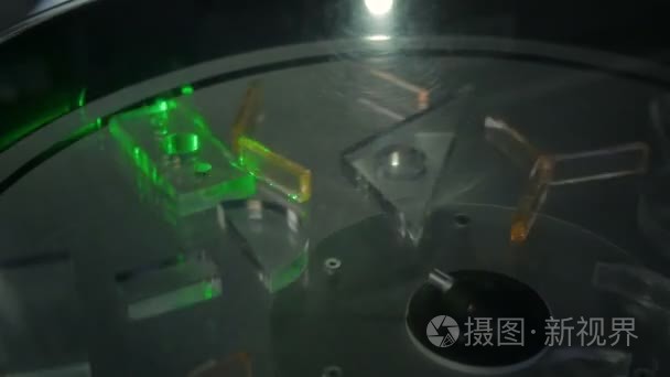 绿光激光透过不同的透明数字视频