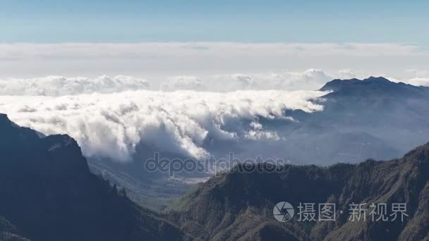 西班牙拉帕尔马岛的云瀑布现象视频