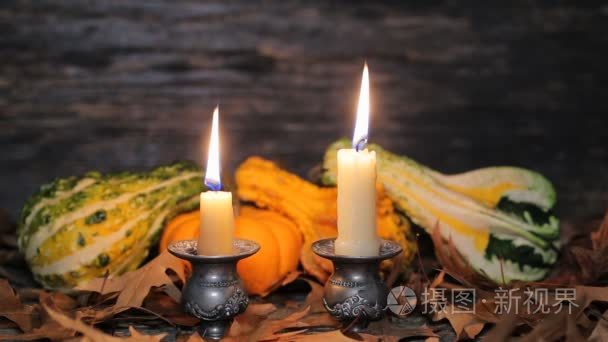 秋天桌设置与南瓜和蜡烛  秋天家庭装饰为节日