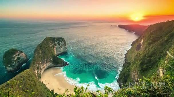 Kelingking 海滩巨型岩石日落时差在 Penida, 印度尼西亚