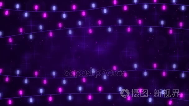 紫色背景与喜庆的花环灯和发光粒子