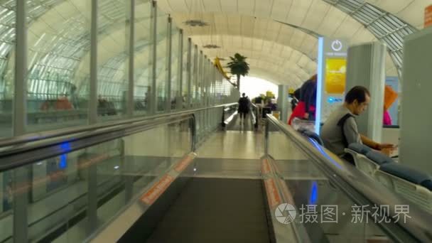 曼谷机场航站楼的自动视频