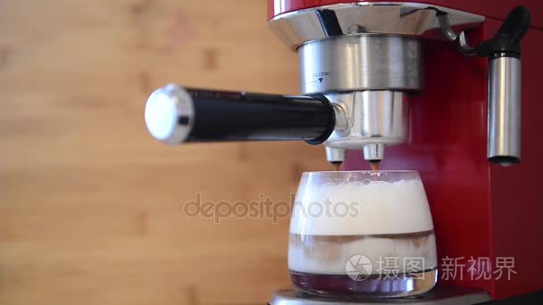 咖啡机制作卡布奇诺咖啡视频