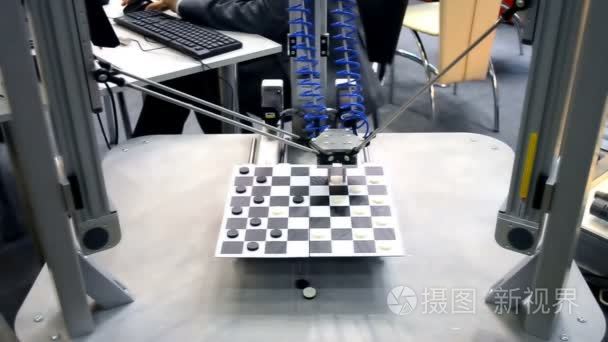机器人游戏跳棋视频