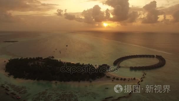 热带海岛度假别墅鸟瞰图视频