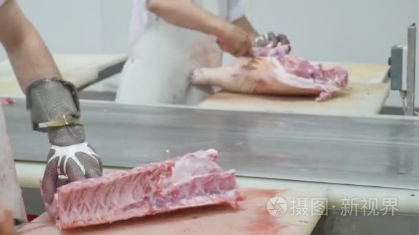 屠夫砍猪肉在肉类行业