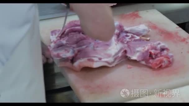 屠夫砍猪肉在肉类行业