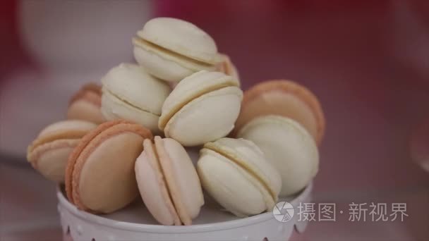 中厚板的白松露菌蛋白杏仁饼干视频