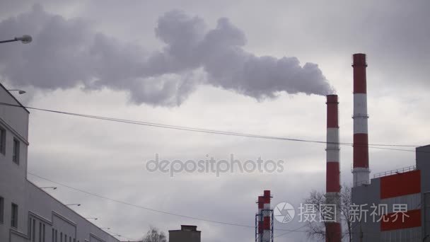 工业管道烟雾污染大气视频