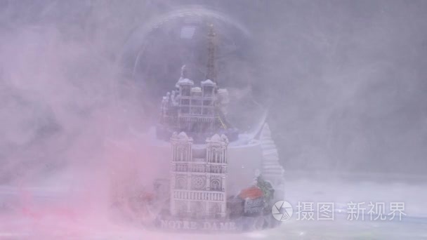 水与雪全球背景中的白色油墨视频