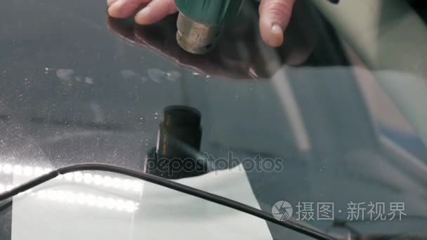 汽车玻璃维修专家修理汽车玻璃视频