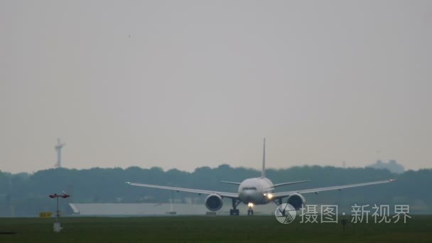 波音777的 Lan 货运航空公司在阿姆斯特丹机场起飞