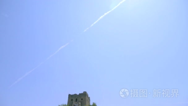 从天空到一座长城塔视频