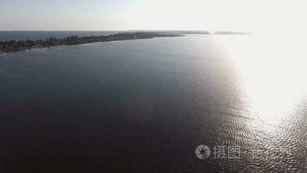 海洋景观。夏日全景海景