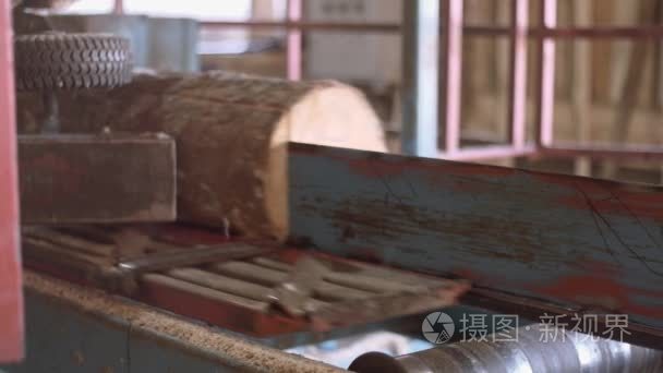 锯木厂木工机械原木板材切视频