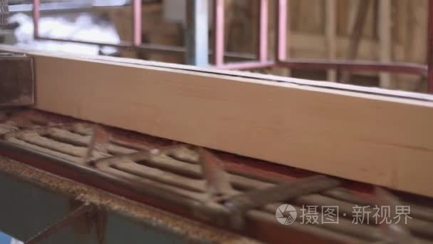 锯木厂木工机械原木切视频