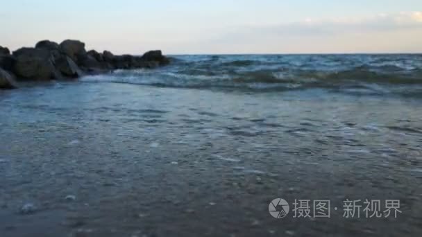 海浪在沙滩假日背景