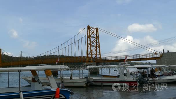 海海滩全景与小船视频