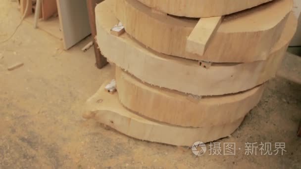 木工铺木板斜拍视频