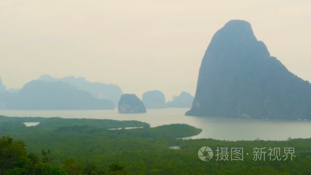 雾霾山的神秘景色视频