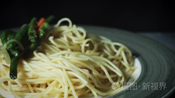 新鲜面食和海鲜视频