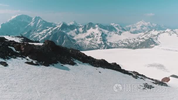 风景如画的自然风光雪岩山景观视频