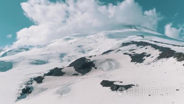 风景如画的自然风光雪岩山景观视频