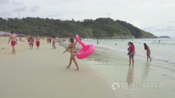 奈汉海滩的游客视频