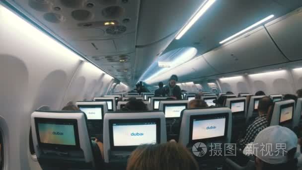 乘客机舱与飞机的人在飞行期间视频