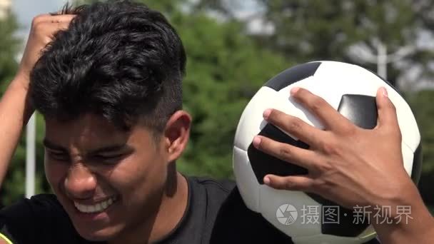 强调体育少年男性足球运动员视频