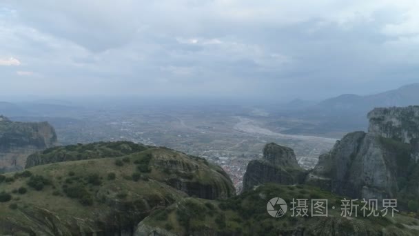 米特奥拉寺附近岩层的鸟瞰图