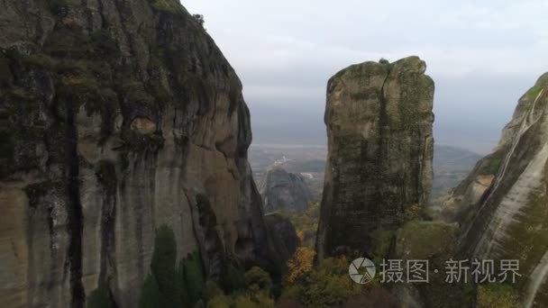 米特奥拉寺附近岩层的鸟瞰图