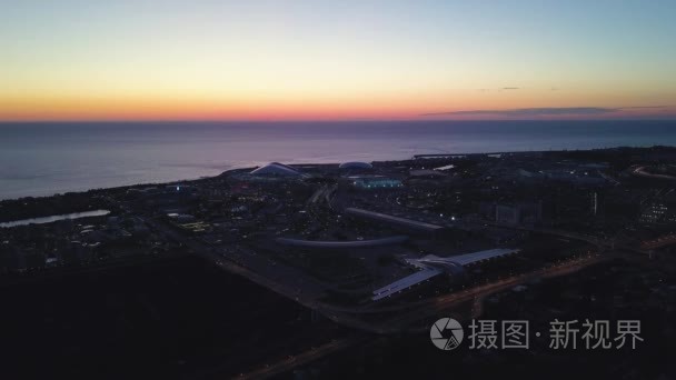 在索契的奥运村的最高视图。剪辑.夕阳下的索契奥运村美景