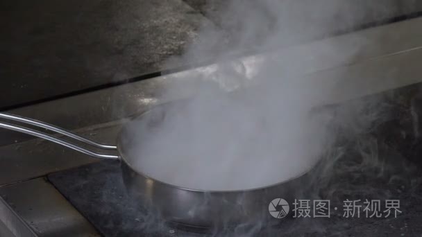 餐厅海鲜饭烹调厨师油炸虾