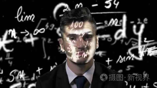 年轻体贴迷人的数学家穿着西装研究网络空间中的代数公式