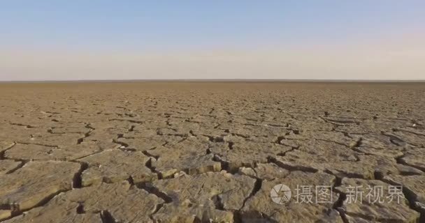 干旱时期泥浆中裂缝的形成规律视频