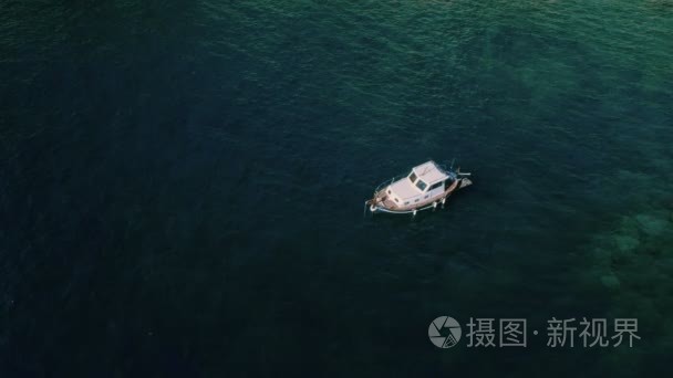 惊人史诗拍摄海湾水与船视频