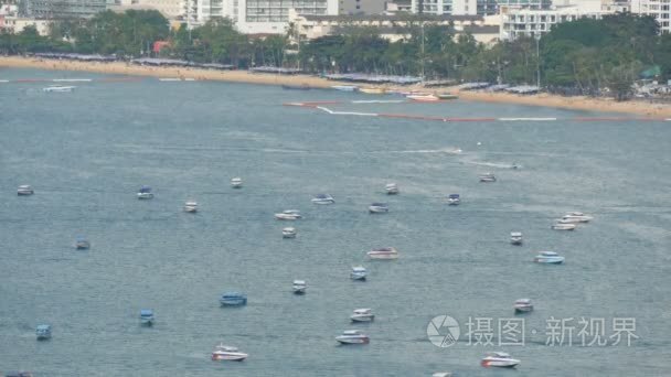 芭堤雅  泰国-2018年2月7日: 海湾南中国海的看法芭堤雅。各种各样的船在海海湾