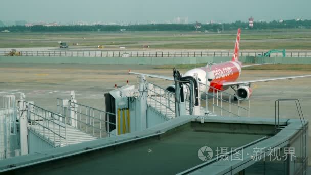 亚洲航空公司飞机滑行