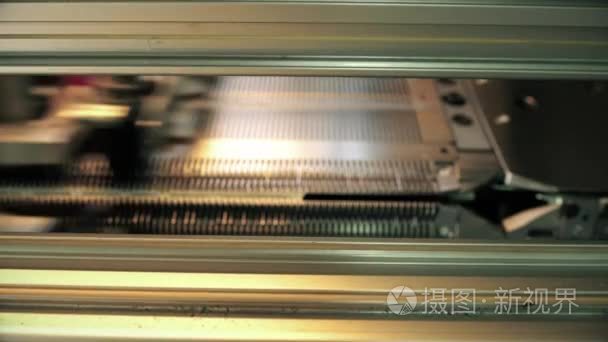 针织厂生产的复卷设备视频