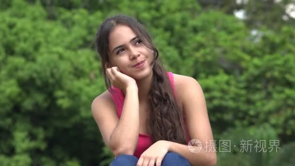 西班牙裔女性青少年疑惑视频