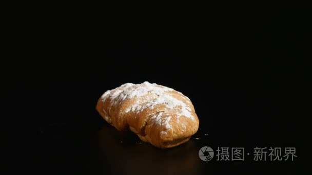 黑底牛角面包杯牛奶视频