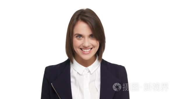 不同性别的人的肖像变形成其他不同的人和女人的外观, 被隔离在白色